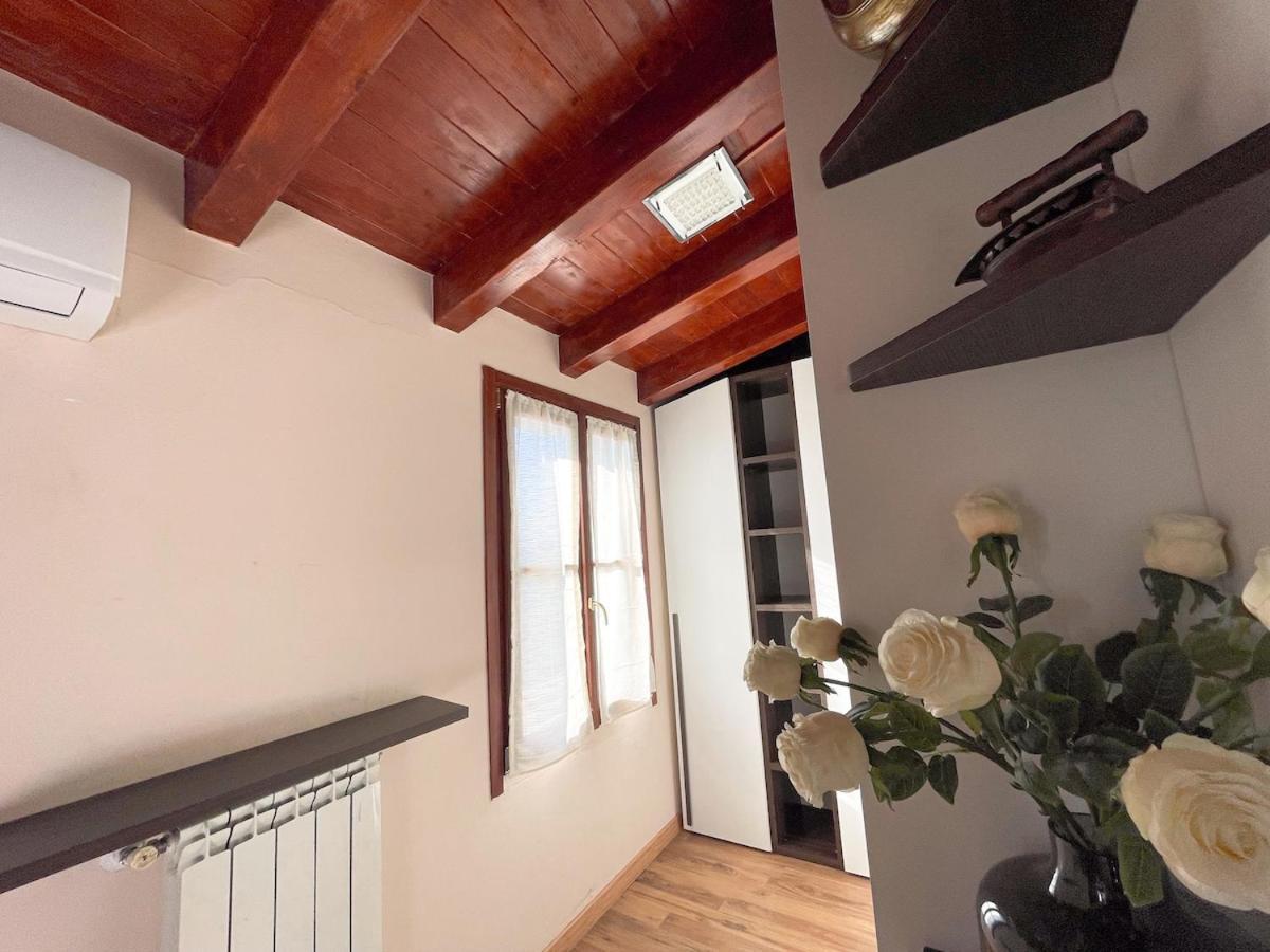 The Urban Nest 2, Spacious, Wifi And Near The Red Metro *