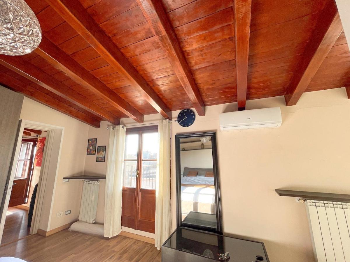 Apartment The Urban Nest 2, Spacious, Wifi And Near The Red Metro