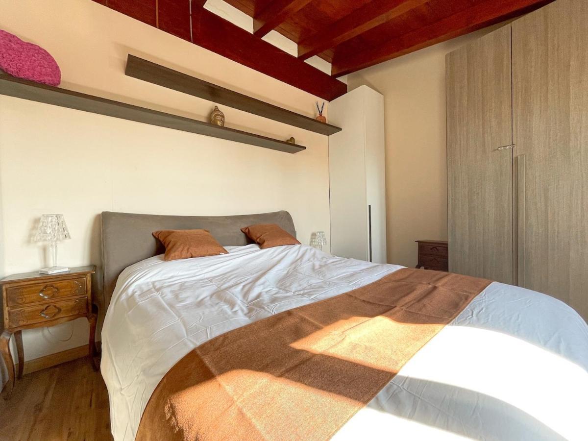 Apartment The Urban Nest 2, Spacious, Wifi And Near The Red Metro *