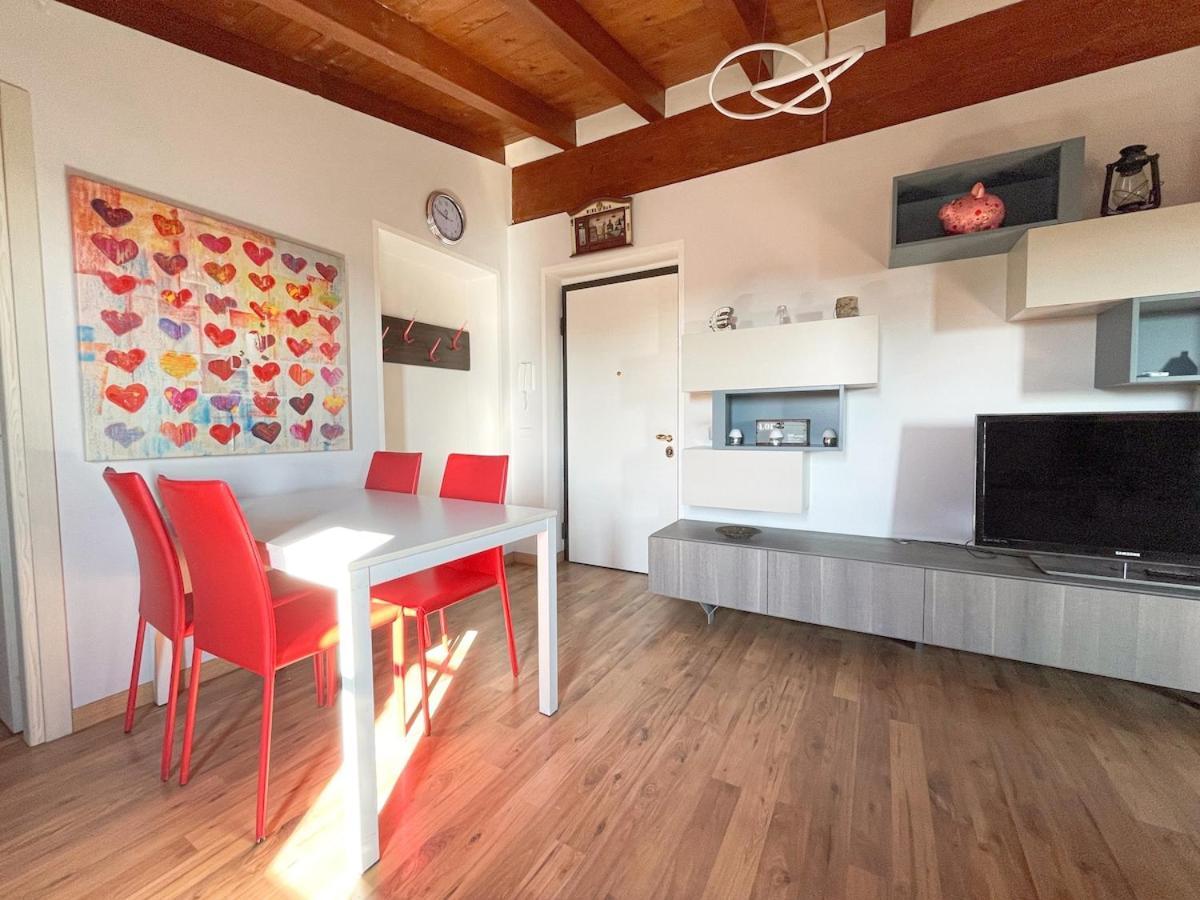 The Urban Nest 2, Spacious, Wifi And Near The Red Metro Apartment Mailand