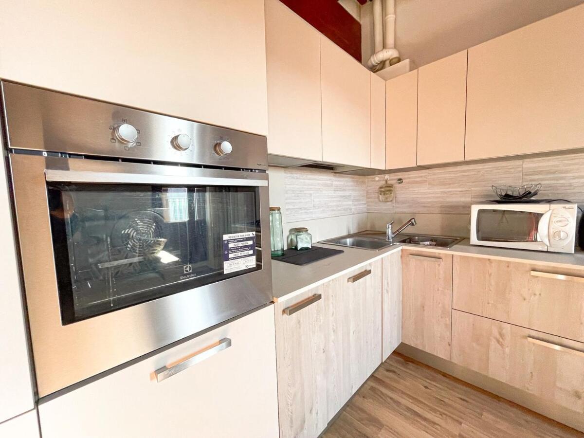 The Urban Nest 2, Spacious, Wifi And Near The Red Metro Mailand